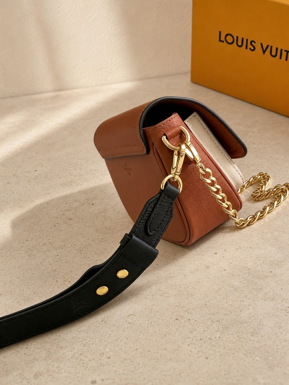 Louis Vuitton Lockme Tender Brown Grained Leather Shoulder Bag - Picture 5 of 7